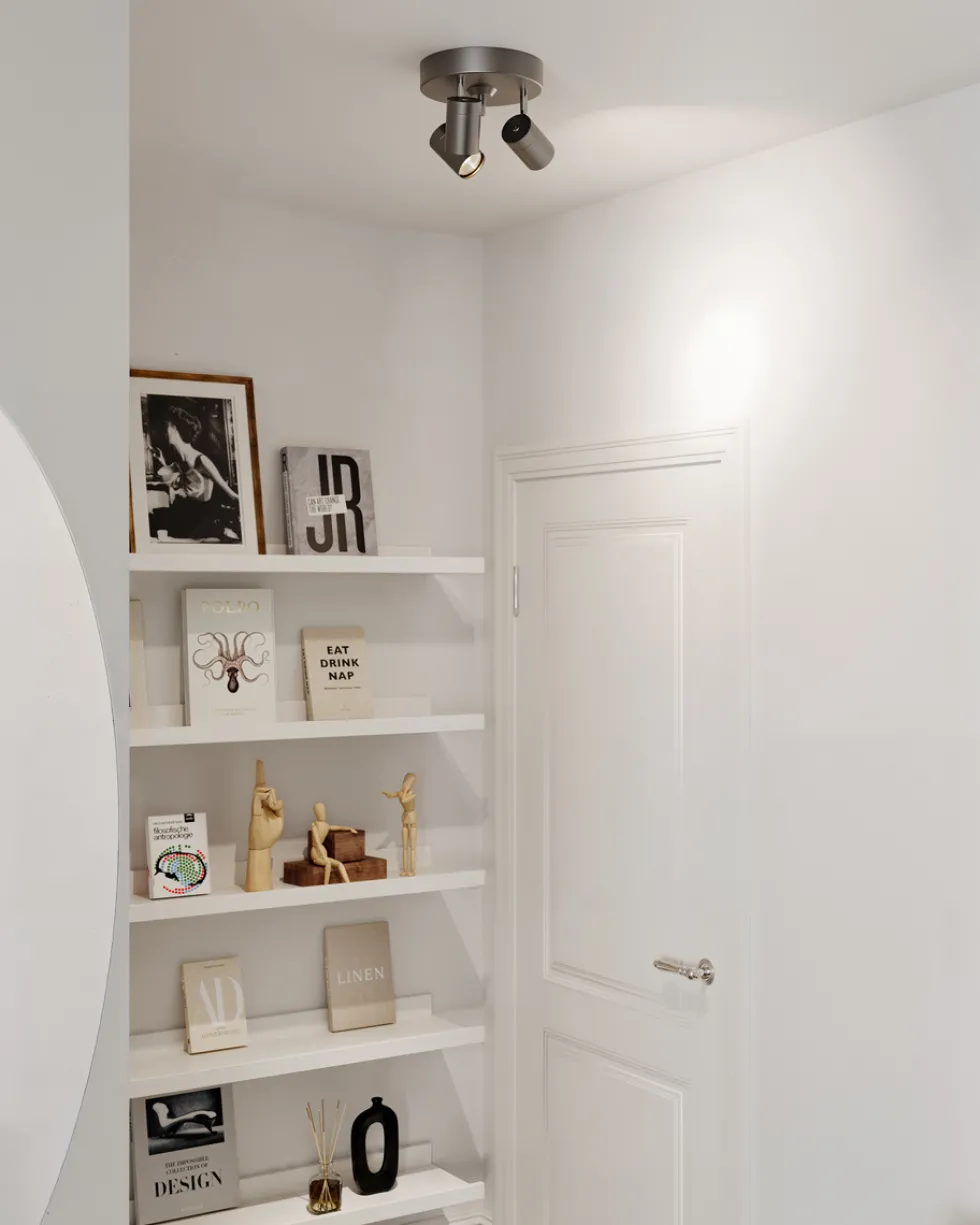 Correct 3 spotlight