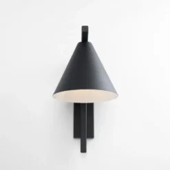 Form 23cm vägglampa