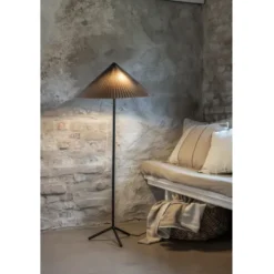 Plisado golvlampa