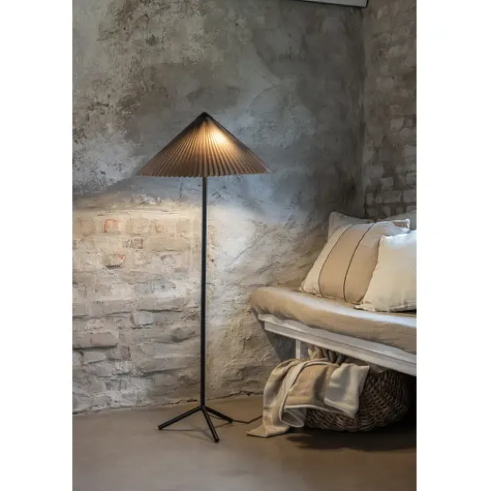 Plisado golvlampa