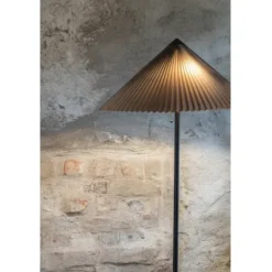 Plisado golvlampa
