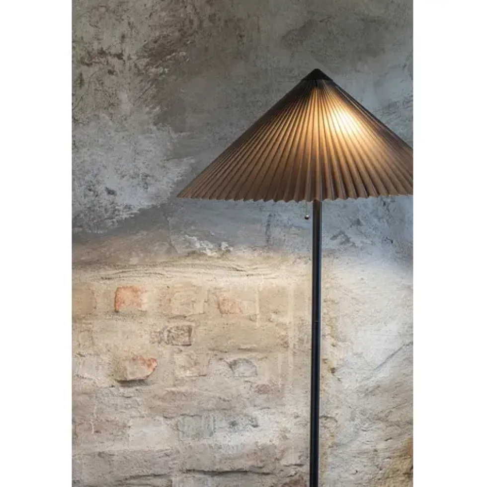 Plisado golvlampa