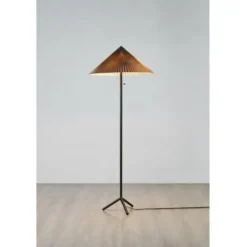 Plisado golvlampa